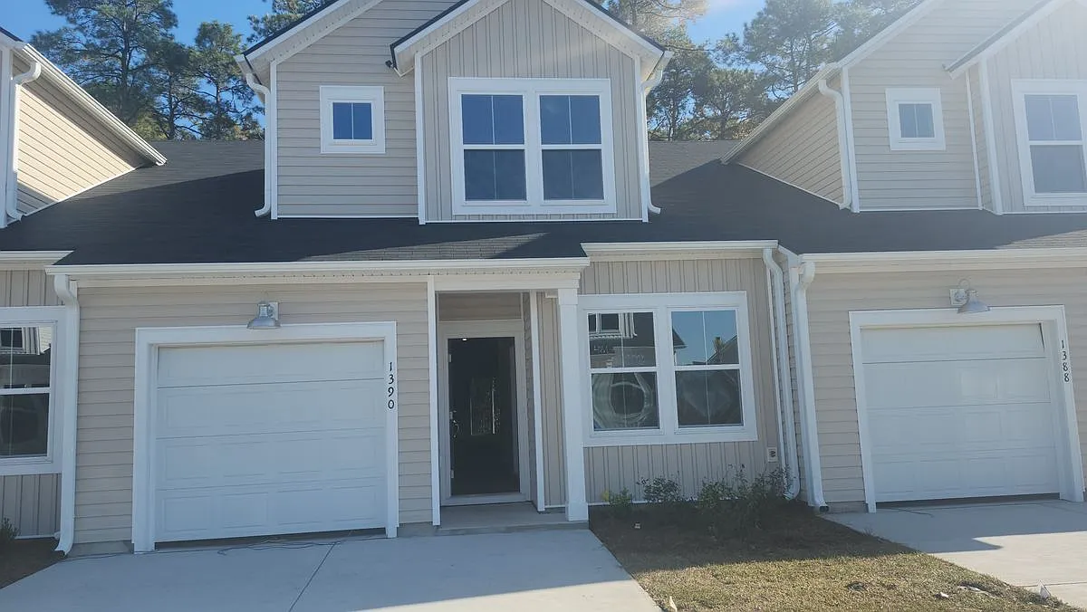 3 bed, 3.0 bath, 1437 sqft, $1,950 — Photo 1
