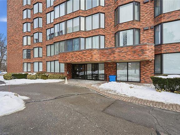 3rd image of 180 Limeridge Rd W #208