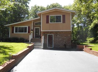 8 Water Rd, Rocky Point, NY 11778