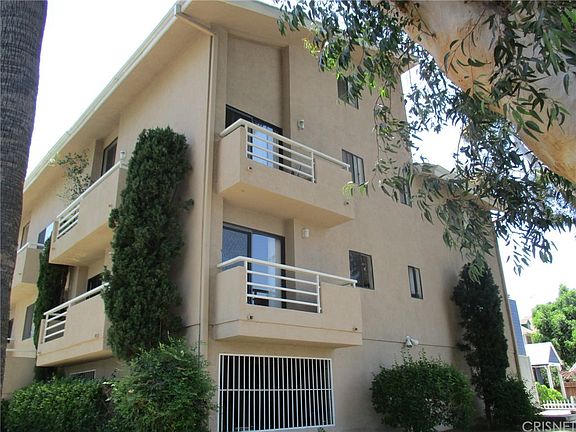 2nd image of 5821 Sylmar Ave