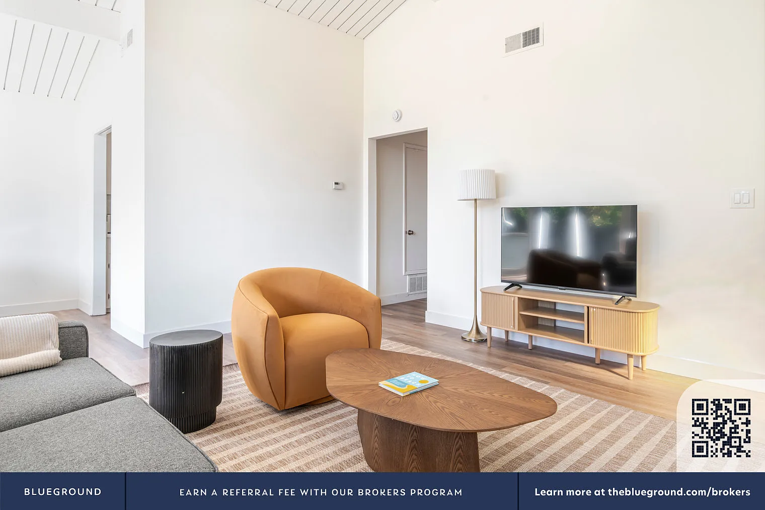 2 bed, 2.0 bath, 1102 sqft, $7,120 — Photo 3