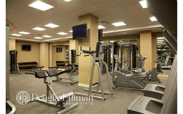 Rented by Douglas Elliman | media 16