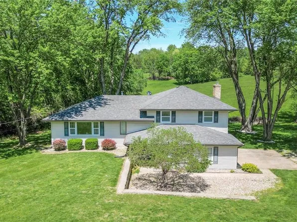 10946 Hubbard Rd, Kansas City, KS 66109