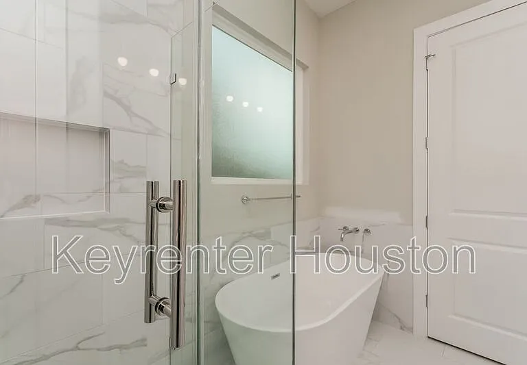 8318 Curry Rd — Photo 10