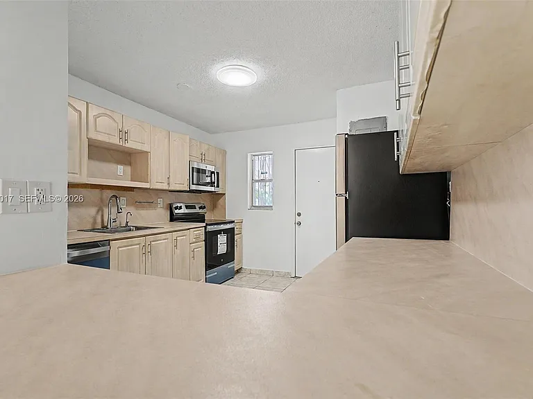 1950 W 54th St #105 — Photo 16