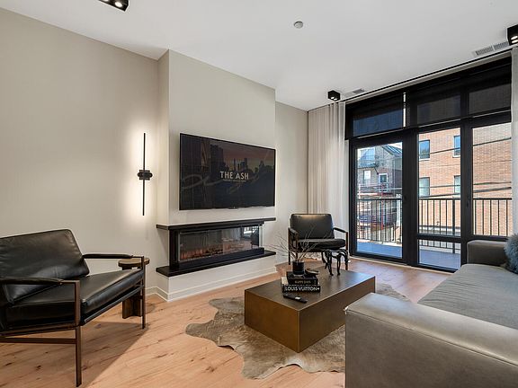 2nd image of 1257 N Ashland Ave #304