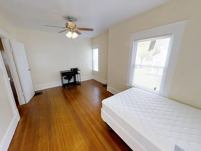 1420 E Genesee St — Photo 7