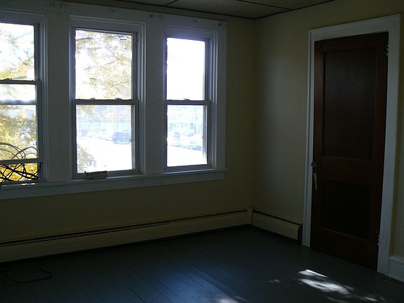 5th image of 539 W Oak St