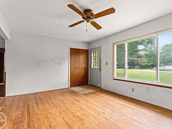 4th image of 2671 Fish Lake Rd