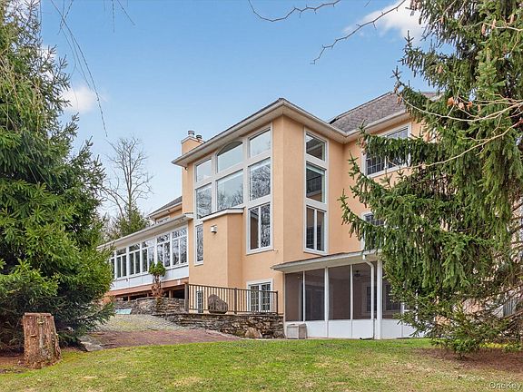 3rd image of 7 Farm Hollow Road