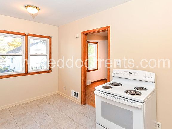 5th image of 1544 N Hawthorne Ln #2B-1BA-1005SQFT