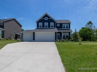 2140 Brindle Dr, Hudsonville, MI 49426