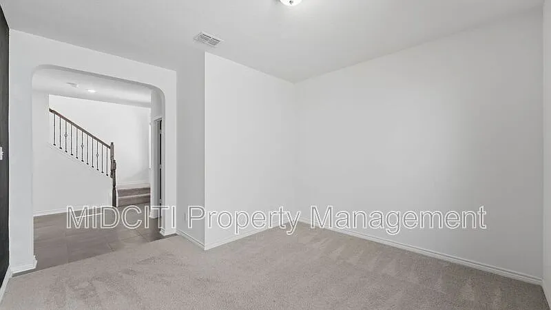 3 bed, 2.5 bath, 2225 sqft, $1,900 — Photo 4