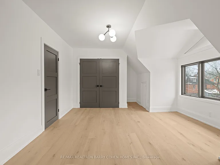 231 Macpherson Ave — Photo 32