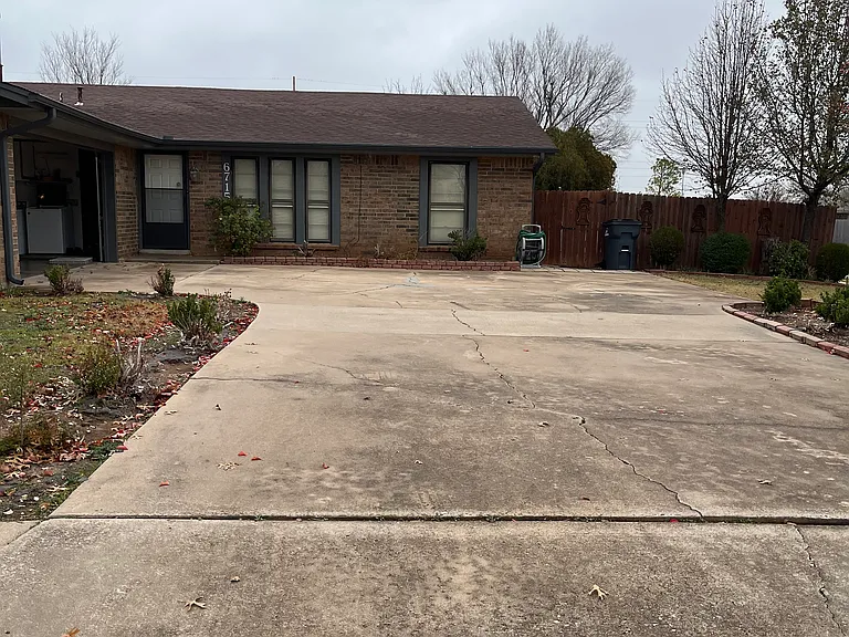 6715 SW Chaucer Dr — Photo 1