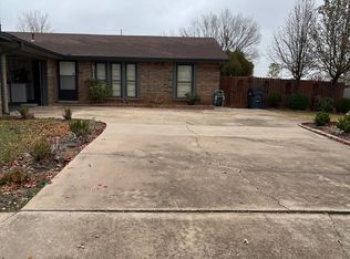 6715 SW Chaucer Dr, Lawton, OK 73505