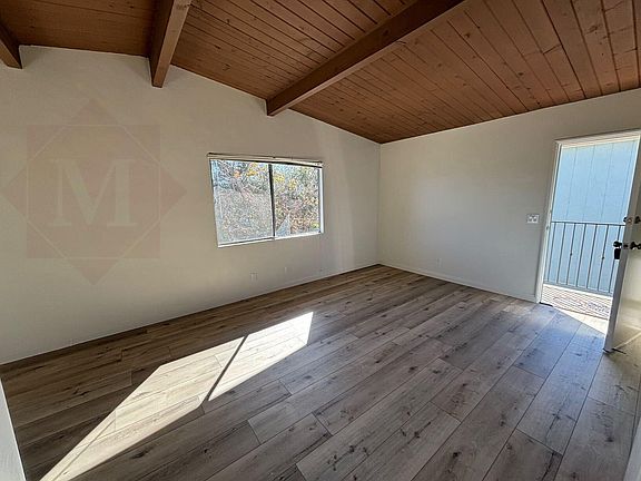 2nd image of 823 E De La Guerra St #6