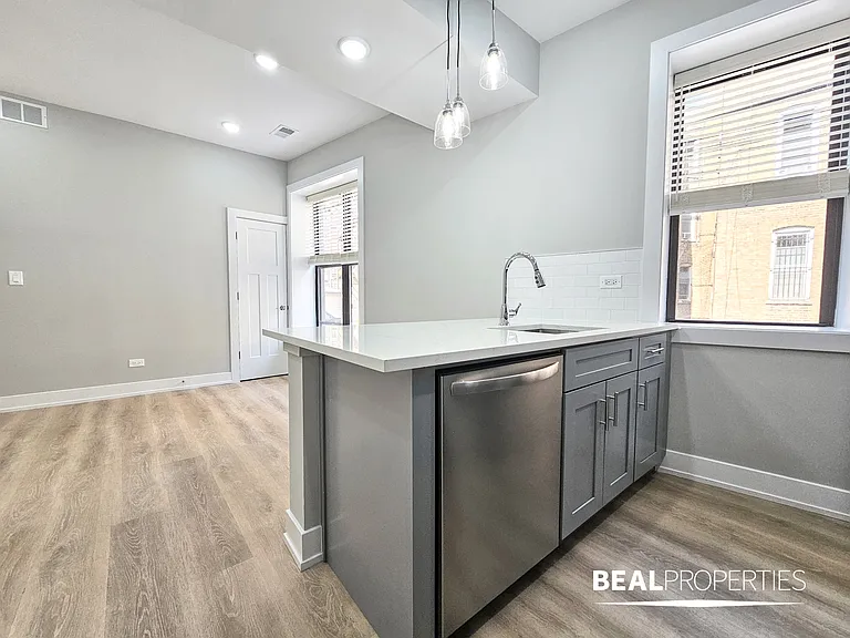 428-38 West Belden — Photo 18