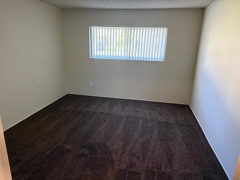 1540 E. Canfield Lane — Photo 6