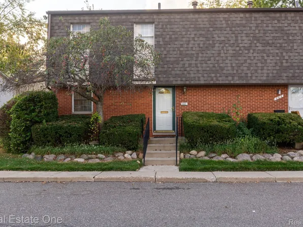 861 Kirts Blvd, Troy, MI 48084