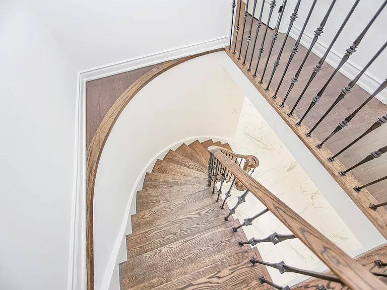 89 Yonge Blvd — Photo 22