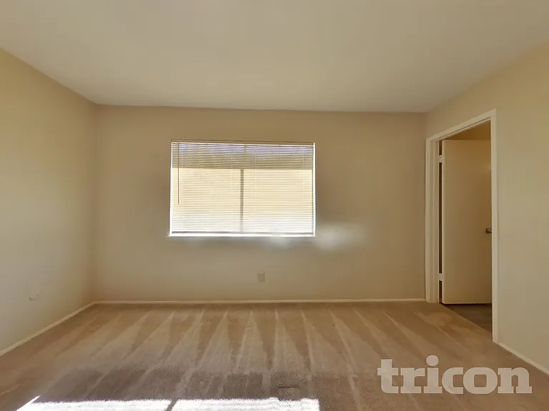 332 Rockcrest Dr — Photo 8