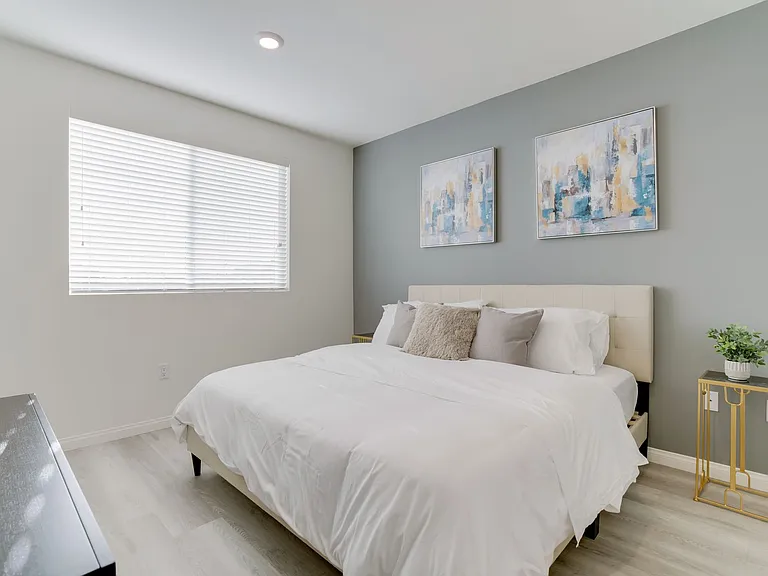 V on Victory Apartments — Photo 4