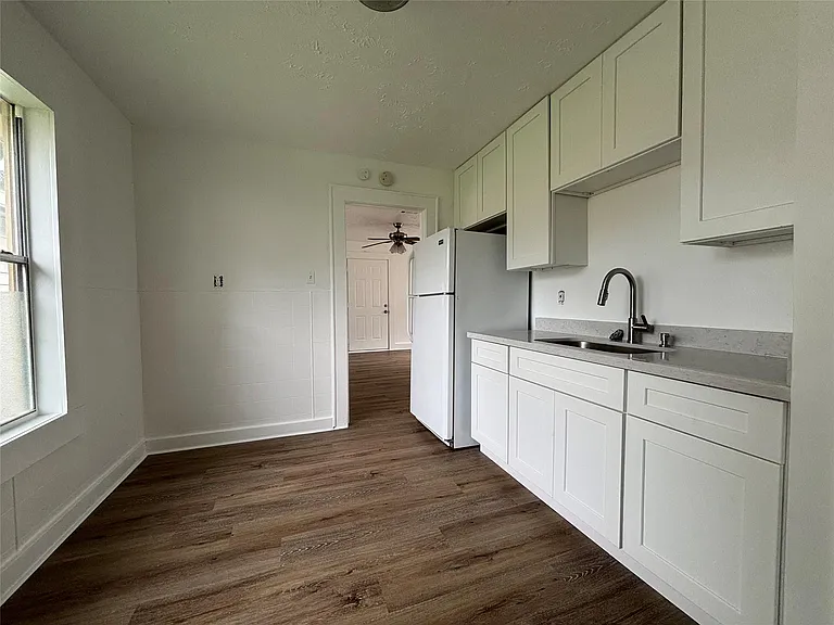 969 Wakefield Dr — Photo 3