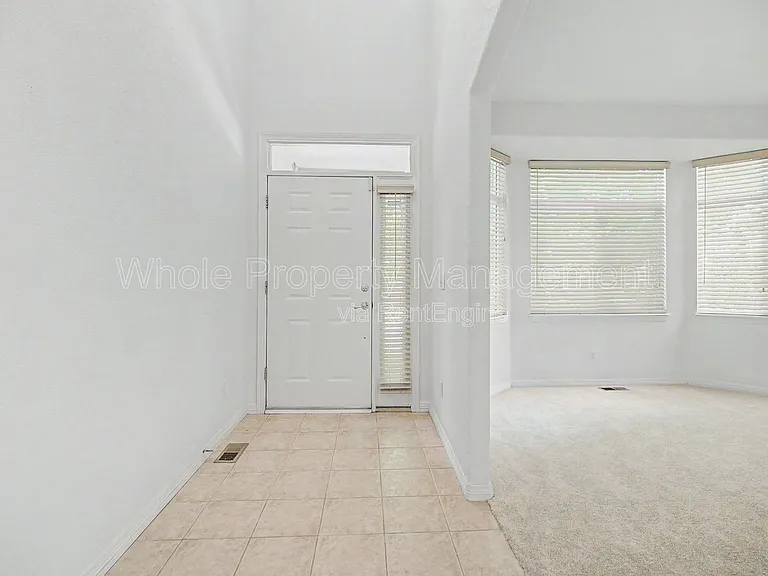 11081 Independence Cir W — Photo 2