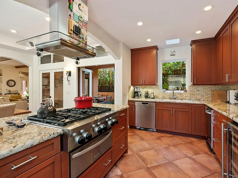 618 Gravilla Pl — Photo 23