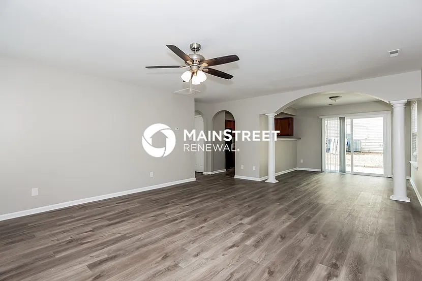 1135 Larkspur Ln — Photo 3