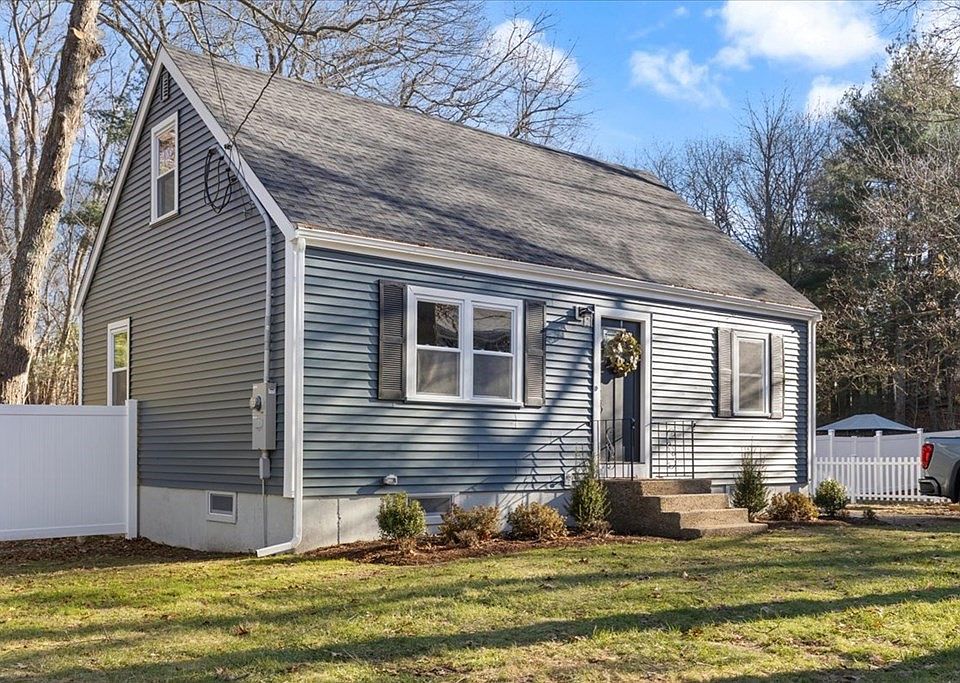 20 Elm St, Foxboro, MA 02035 | Zillow