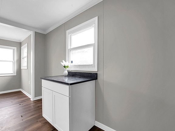 5th image of 950 S Elizabeth Ave