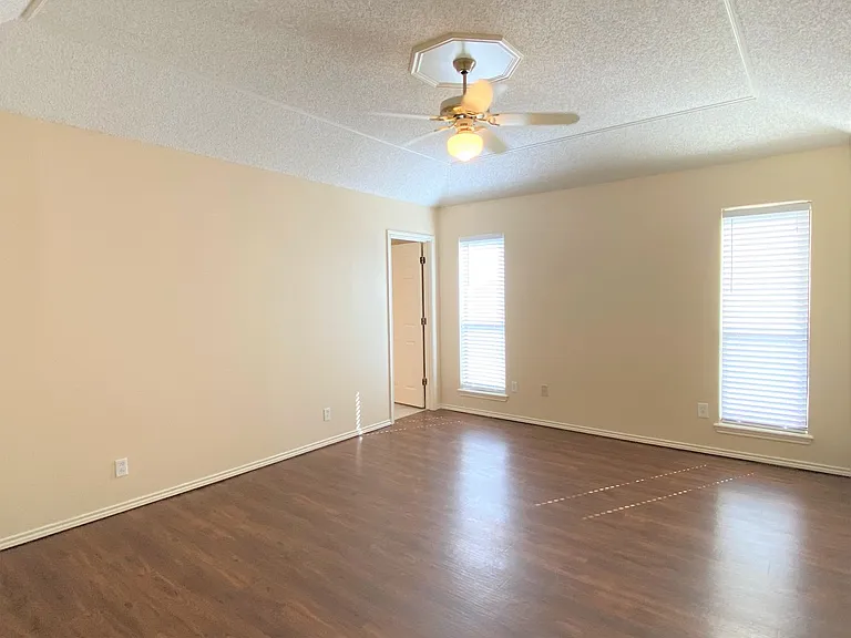 6845 Iola Ave — Photo 8