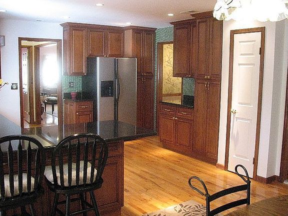 4th image of 66 Windsor Dr