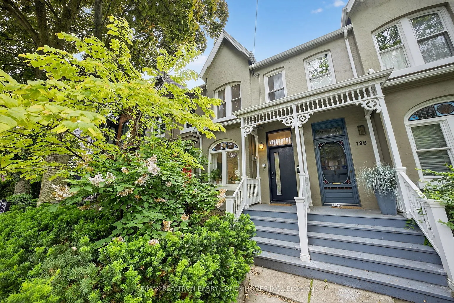 198 Macpherson Ave photo 1