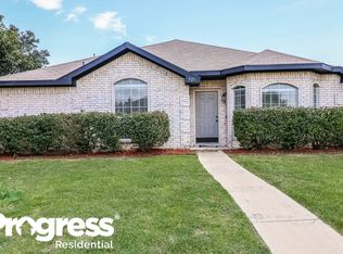 721 Crenshaw Dr, Cedar Hill, TX 75104