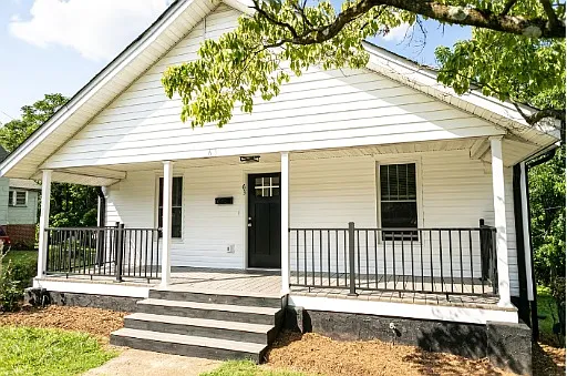 3 bed, 1226 sqft, $1,895 — Photo 2