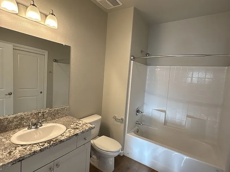 514 S Summit St #101-103 — Photo 15