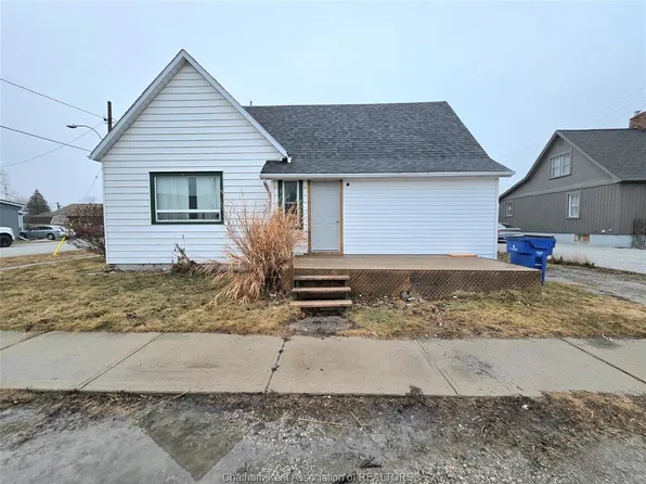 240 Selkirk St, Chatham Kent, ON N8A 3X6