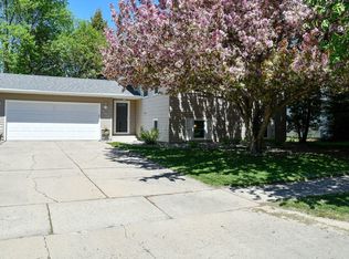 4302 Walnut St, Grand Forks, ND 58201