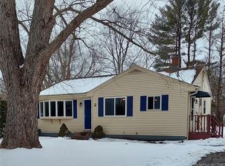 2 Crescent Cir, Ellington, CT 06029