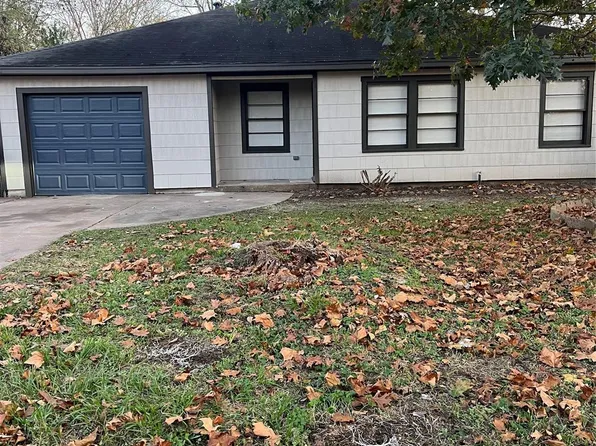 902 Alice St, Sweeny, TX 77480
