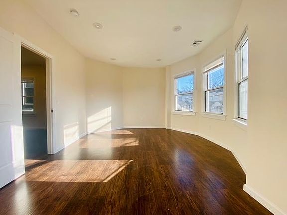 2nd image of 36 Arverne Ter Floor 1