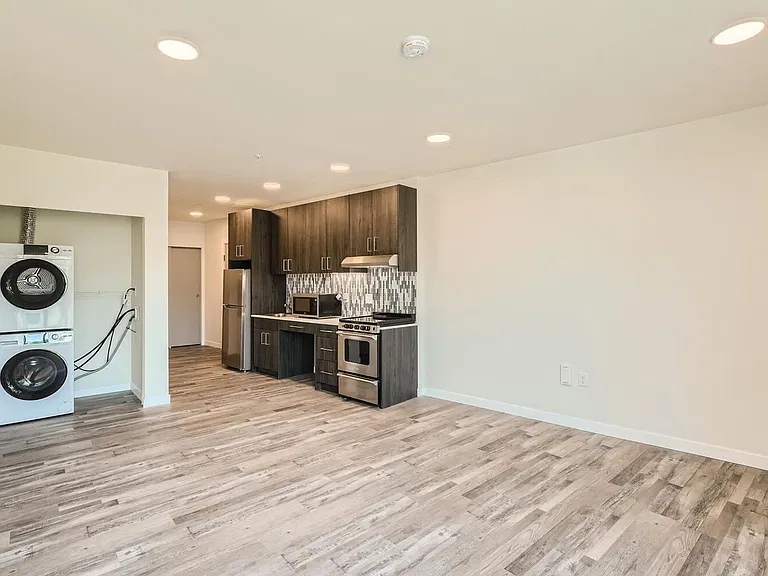 Welcome to AV Lofts! Beautiful views plus in-unit laundry! Up to 8 weeks free! — Photo 41