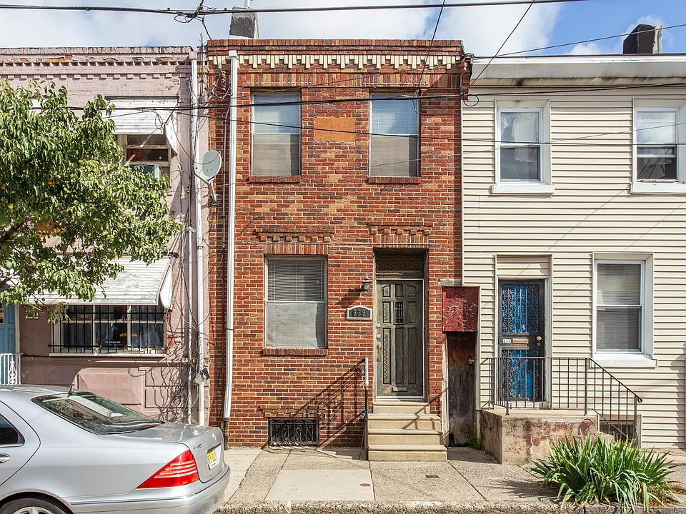 639 Mountain St