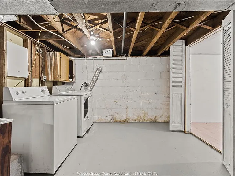 1533 Alexis Rd — Photo 28