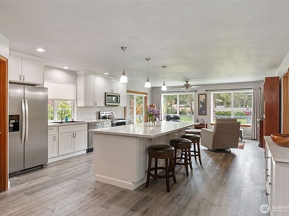 3rd image of 121 E Fir Tree Lane