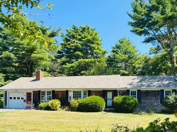 22 Monomoy Circle, Centerville, MA 02632