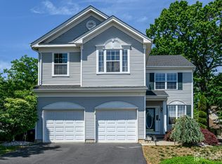 55 Park Knoll Dr, East Brunswick, NJ 08816